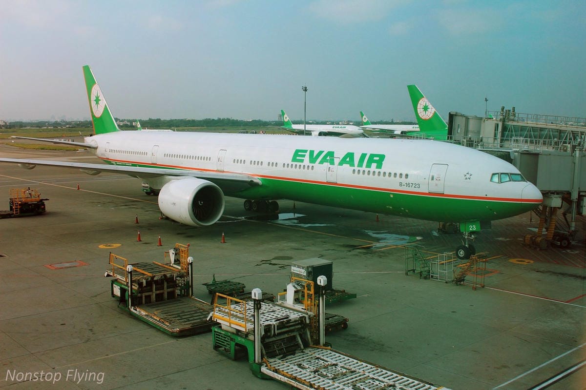2018.05.16 長榮航空 BR851 台北-香港 777-300ER(豪華經濟艙座位)飛行記錄 - 第9張圖 2018.05.16 長榮航空 BR851 台北-香港 777-300ER(豪華經濟艙座位)飛行記錄