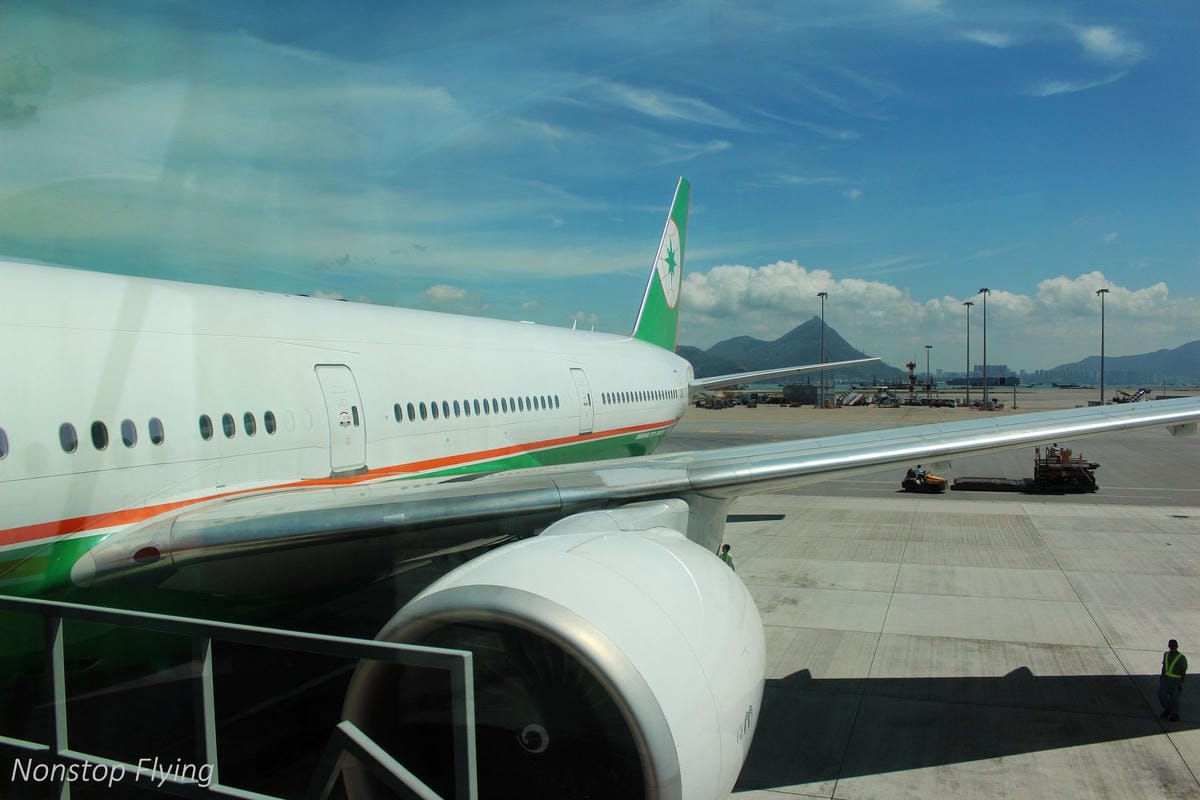 2018.05.16 長榮航空 BR851 台北-香港 777-300ER(豪華經濟艙座位)飛行記錄 - 第48張圖 2018.05.16 長榮航空 BR851 台北-香港 777-300ER(豪華經濟艙座位)飛行記錄