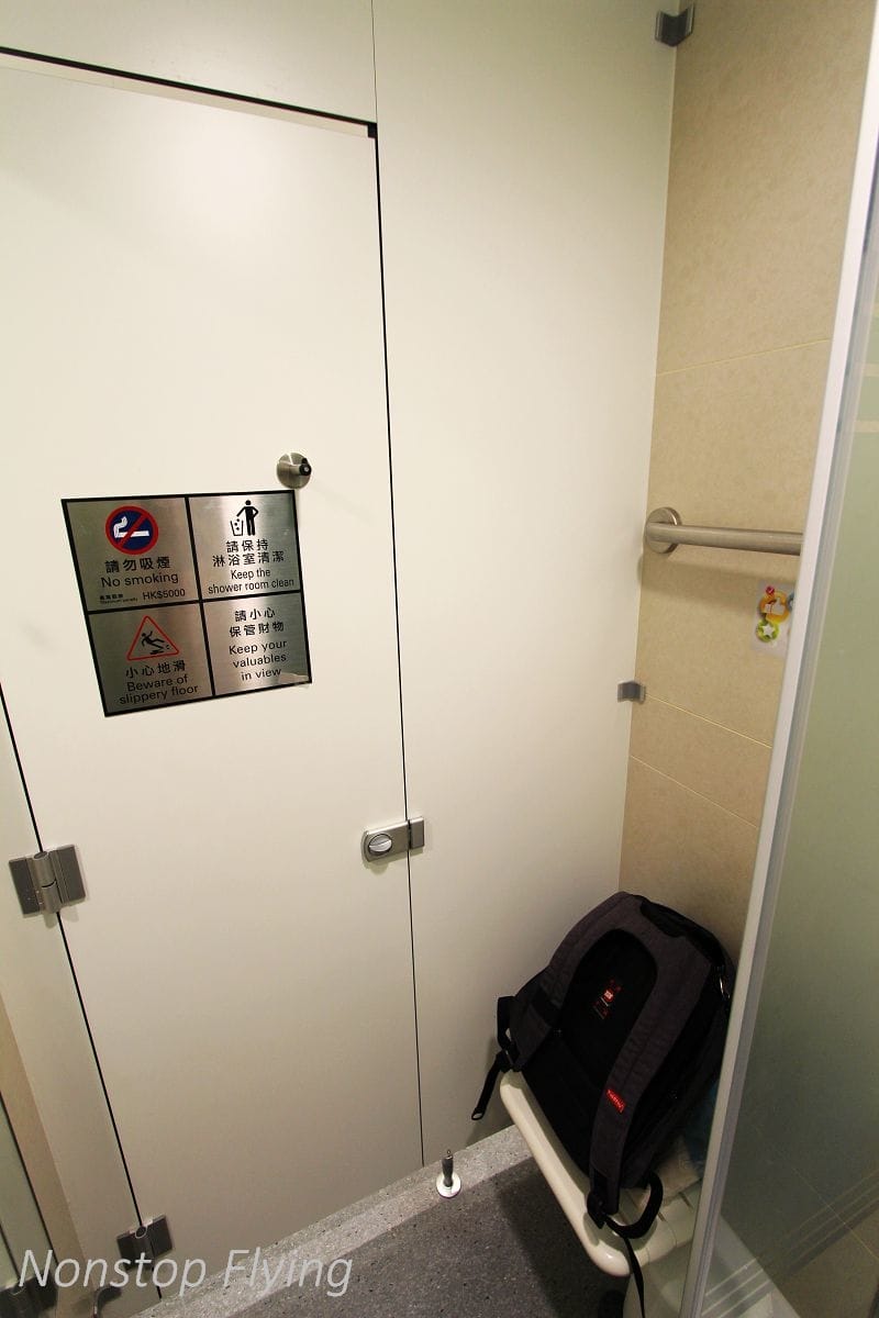 【心得】香港機場免費淋浴間 -抵港旅客限定，乾濕分離附洗髮/沐浴乳、吹風機。