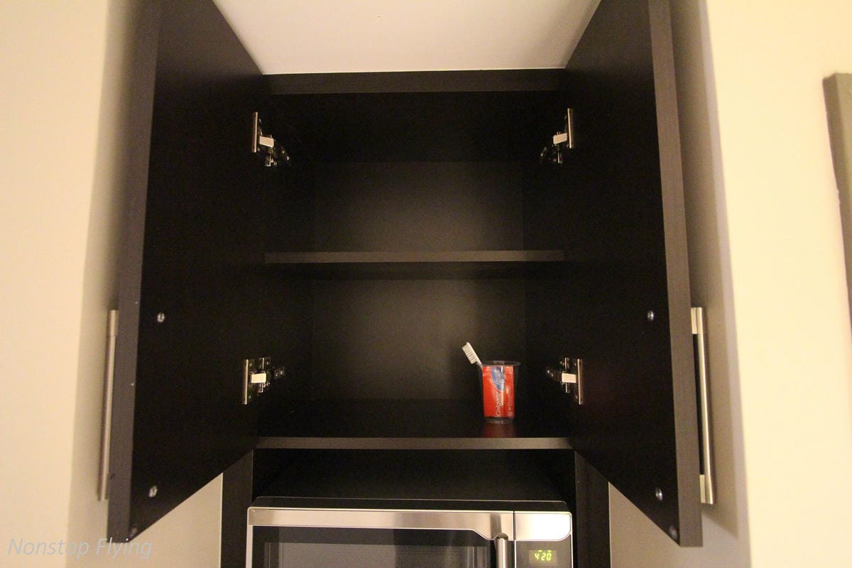 加拿大航空中轉過境旅館服務介紹、溫哥華機場假日酒店實住心得 -高艙等免費/低艙等優惠價入住!