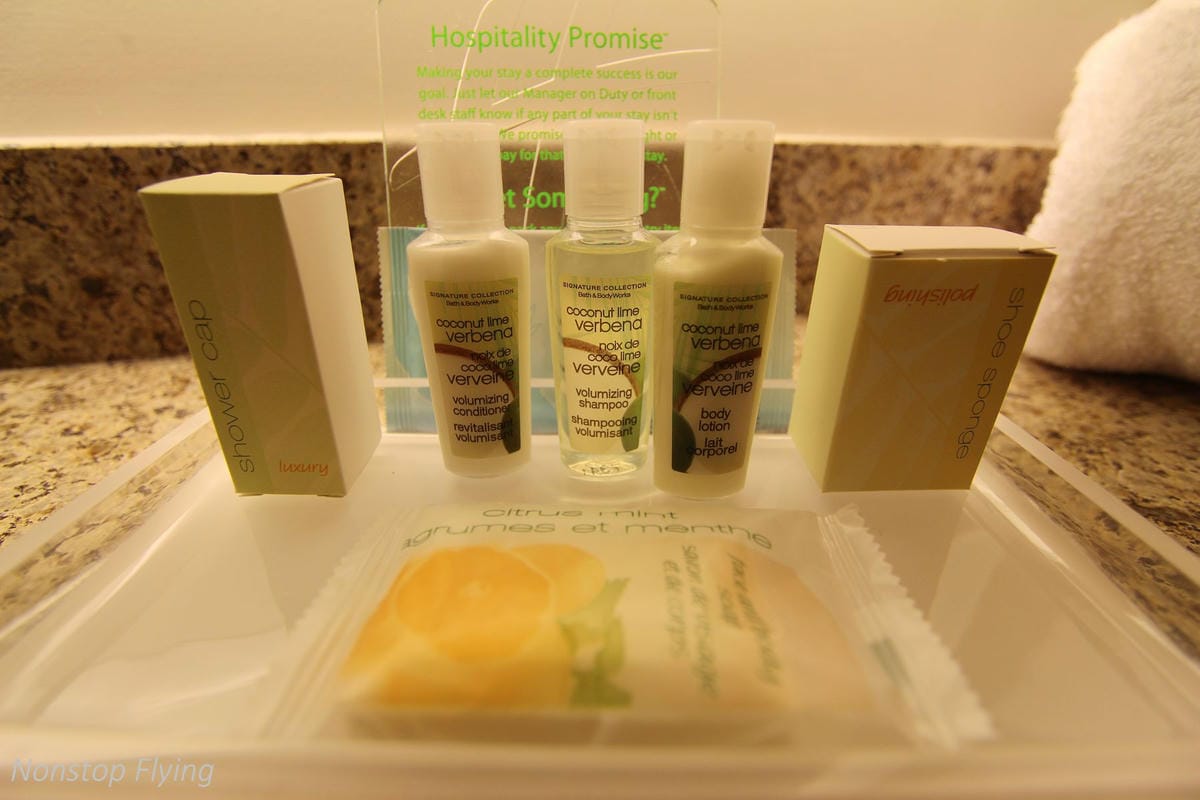 加拿大航空中轉過境旅館服務介紹、溫哥華機場假日酒店實住心得 -高艙等免費/低艙等優惠價入住!