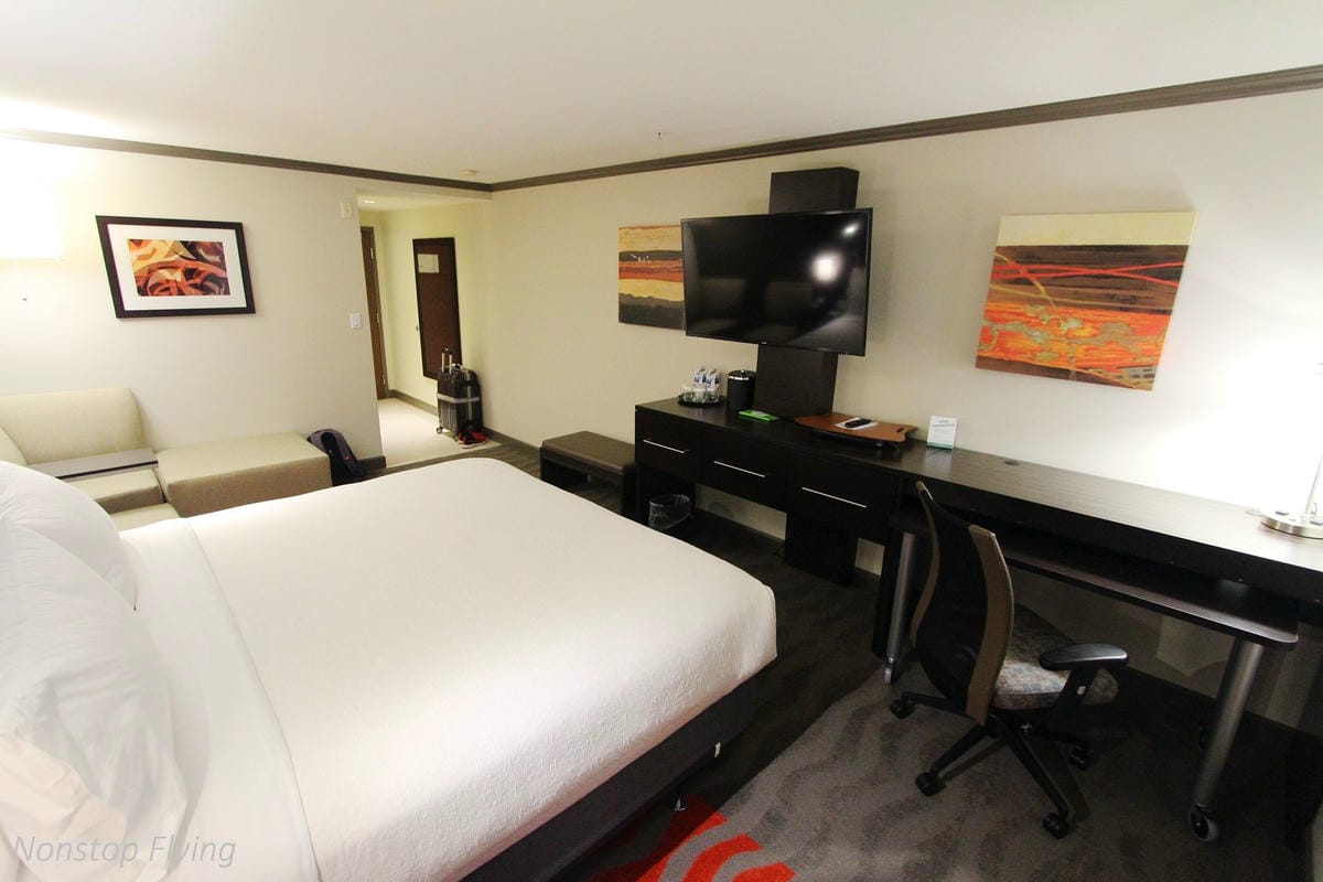 加拿大航空中轉過境旅館服務介紹、溫哥華機場假日酒店實住心得 -高艙等免費/低艙等優惠價入住!