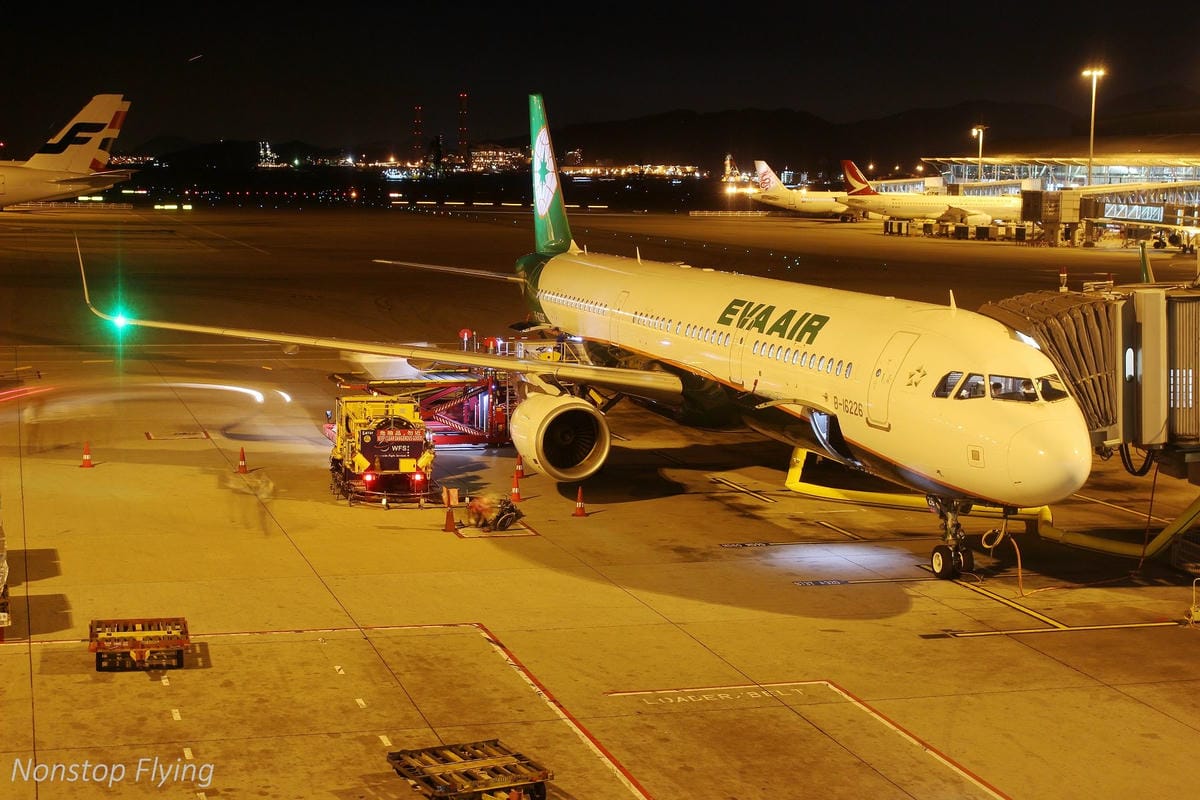 2018.05.21 長榮航空 BR858 香港-台北 A321飛行記錄 -超大腿部空間38排窗位、回台限定PAUL名店餐點 - 第4張圖 2018.05.21 長榮航空 BR858 香港-台北 A321飛行記錄 -超大腿部空間38排窗位、回台限定PAUL名店餐點
