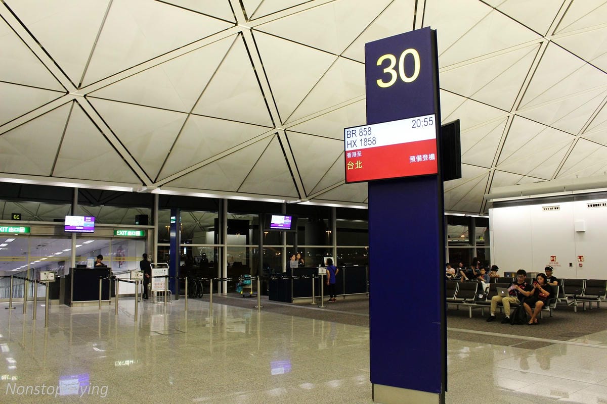 2018.05.21 長榮航空 BR858 香港-台北 A321飛行記錄 -超大腿部空間38排窗位、回台限定PAUL名店餐點 - 第3張圖 2018.05.21 長榮航空 BR858 香港-台北 A321飛行記錄 -超大腿部空間38排窗位、回台限定PAUL名店餐點