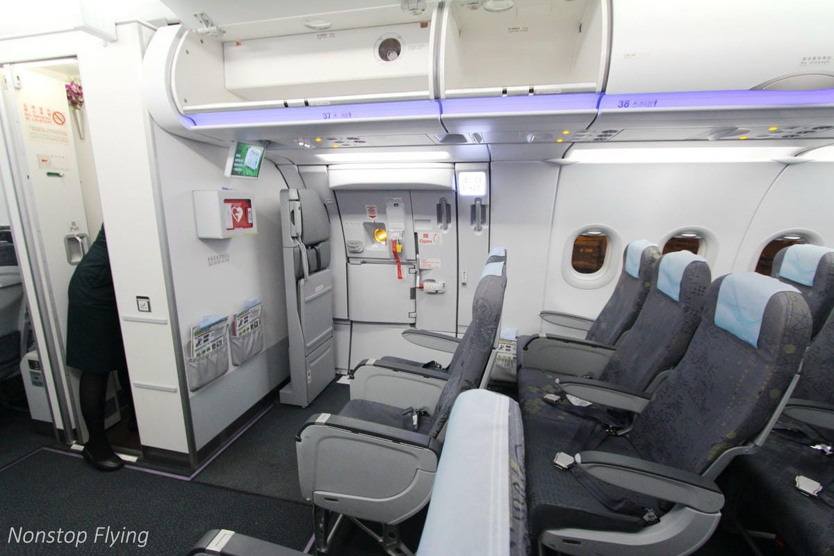 2018.05.21 長榮航空 BR858 香港-台北 A321飛行記錄 -超大腿部空間38排窗位、回台限定PAUL名店餐點 - 第12張圖 2018.05.21 長榮航空 BR858 香港-台北 A321飛行記錄 -超大腿部空間38排窗位、回台限定PAUL名店餐點