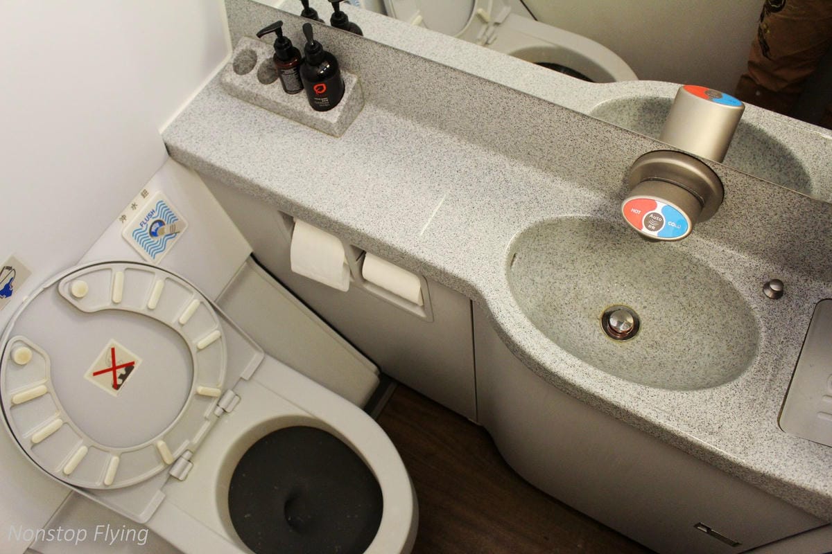 2018.05.21 長榮航空 BR858 香港-台北 A321飛行記錄 -超大腿部空間38排窗位、回台限定PAUL名店餐點 - 第23張圖 2018.05.21 長榮航空 BR858 香港-台北 A321飛行記錄 -超大腿部空間38排窗位、回台限定PAUL名店餐點