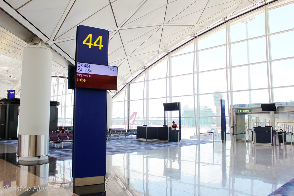 2018.07.01 國泰航空 CX484 香港-台北 A350-1000商業首航全記錄 >完整新機客艙介紹,比A359更上層樓的極致體驗 - 第2張圖 2018.07.01 國泰航空 CX484 香港-台北 A350-1000商業首航全記錄 >完整新機客艙介紹,比A359更上層樓的極致體驗