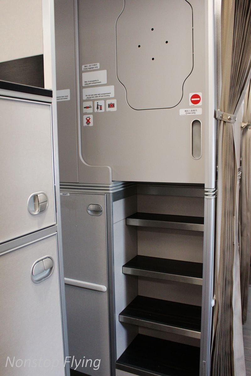 2018.07.01 國泰航空 CX484 香港-台北 A350-1000商業首航全記錄 >完整新機客艙介紹,比A359更上層樓的極致體驗 - 第62張圖 2018.07.01 國泰航空 CX484 香港-台北 A350-1000商業首航全記錄 >完整新機客艙介紹,比A359更上層樓的極致體驗