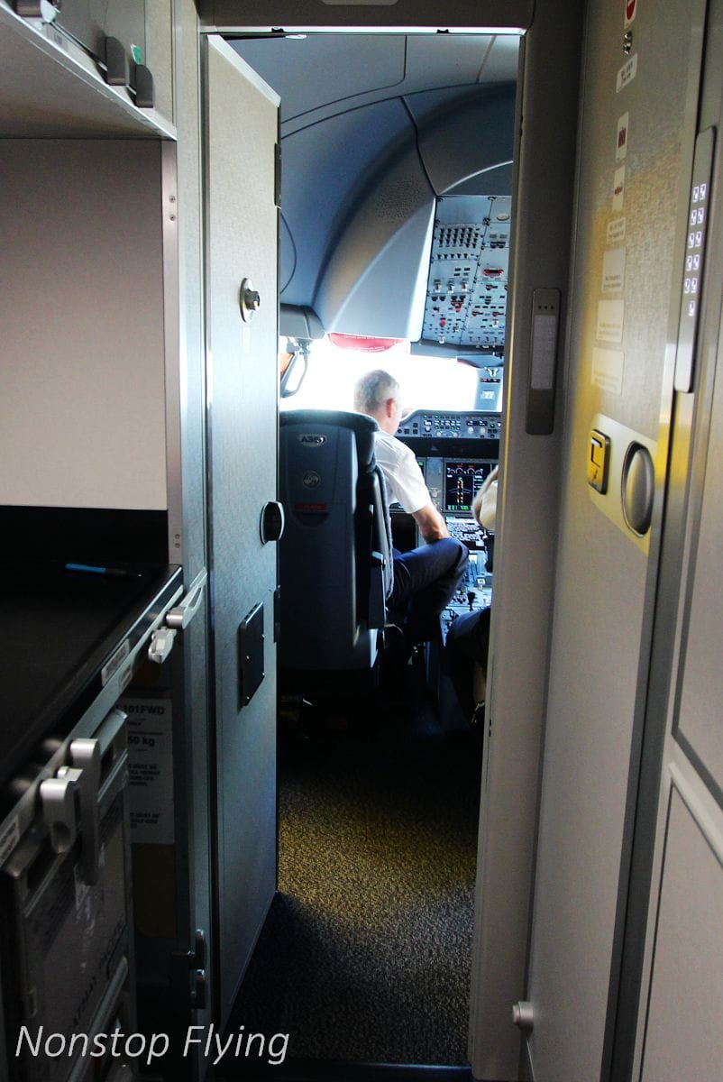 2018.07.01 國泰航空 CX484 香港-台北 A350-1000商業首航全記錄 >完整新機客艙介紹,比A359更上層樓的極致體驗 - 第14張圖 2018.07.01 國泰航空 CX484 香港-台北 A350-1000商業首航全記錄 >完整新機客艙介紹,比A359更上層樓的極致體驗