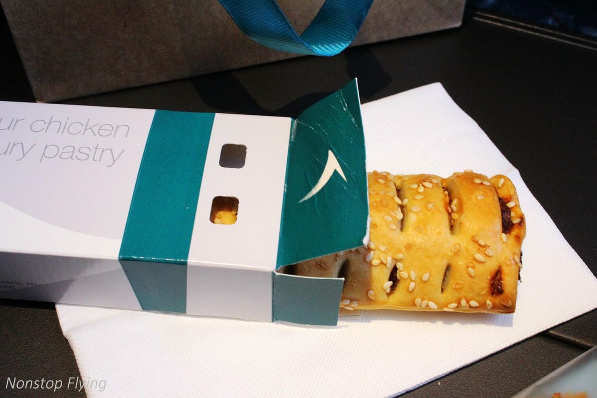 2018.07.01 國泰航空 CX484 香港-台北 A350-1000商業首航全記錄 >完整新機客艙介紹,比A359更上層樓的極致體驗 - 第79張圖 2018.07.01 國泰航空 CX484 香港-台北 A350-1000商業首航全記錄 >完整新機客艙介紹,比A359更上層樓的極致體驗