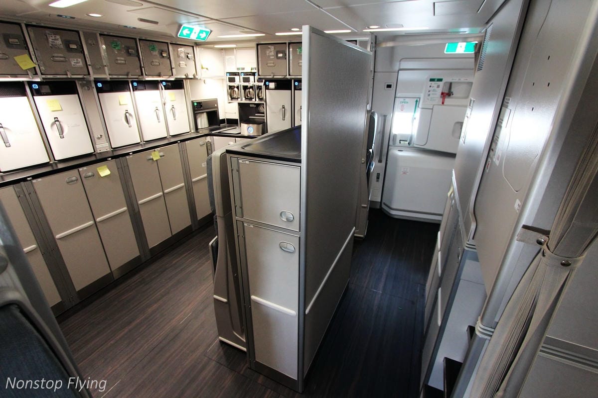 2018.07.01 國泰航空 CX484 香港-台北 A350-1000商業首航全記錄 >完整新機客艙介紹,比A359更上層樓的極致體驗 - 第56張圖 2018.07.01 國泰航空 CX484 香港-台北 A350-1000商業首航全記錄 >完整新機客艙介紹,比A359更上層樓的極致體驗