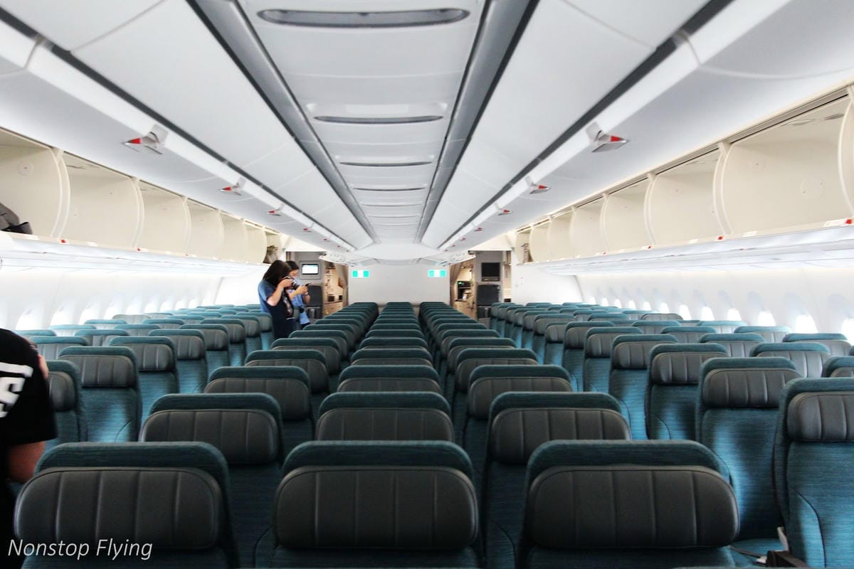 2018.07.01 國泰航空 CX484 香港-台北 A350-1000商業首航全記錄 >完整新機客艙介紹,比A359更上層樓的極致體驗 - 第31張圖 2018.07.01 國泰航空 CX484 香港-台北 A350-1000商業首航全記錄 >完整新機客艙介紹,比A359更上層樓的極致體驗