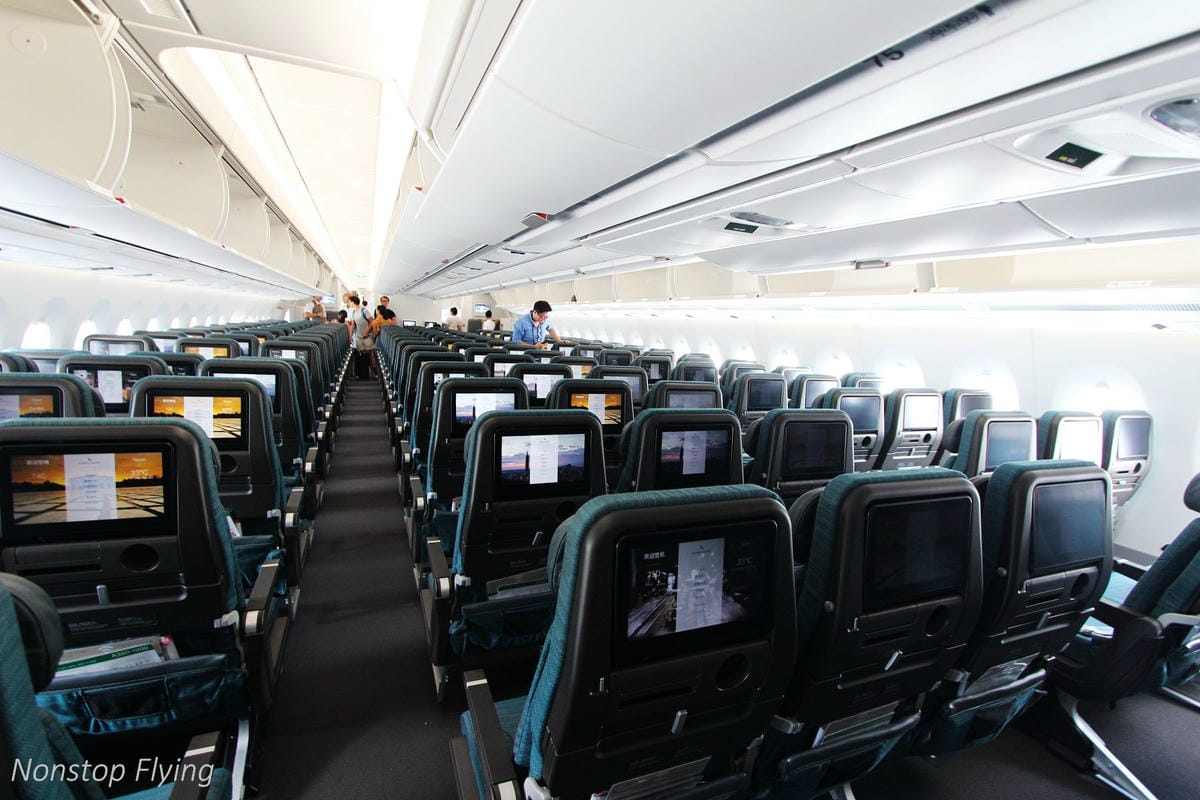 2018.07.01 國泰航空 CX484 香港-台北 A350-1000商業首航全記錄 >完整新機客艙介紹,比A359更上層樓的極致體驗 - 第27張圖 2018.07.01 國泰航空 CX484 香港-台北 A350-1000商業首航全記錄 >完整新機客艙介紹,比A359更上層樓的極致體驗