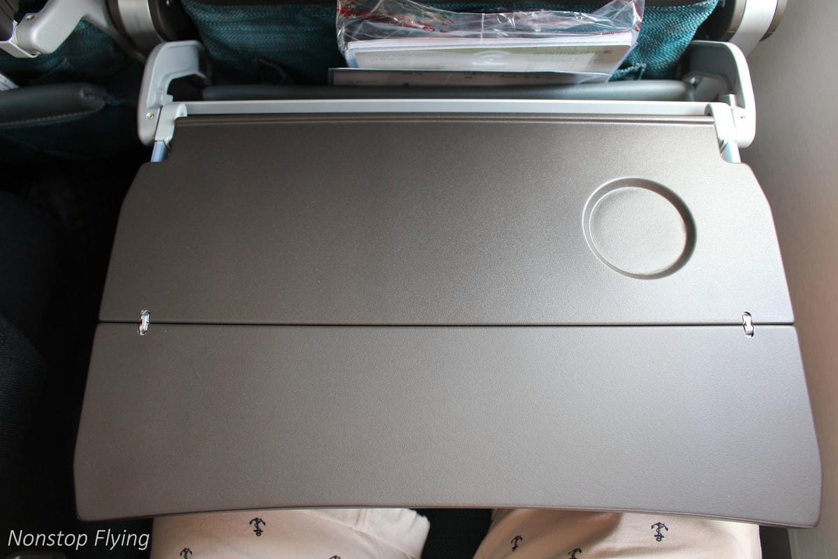 2018.07.01 國泰航空 CX484 香港-台北 A350-1000商業首航全記錄 >完整新機客艙介紹，比A359更上層樓的極致體驗