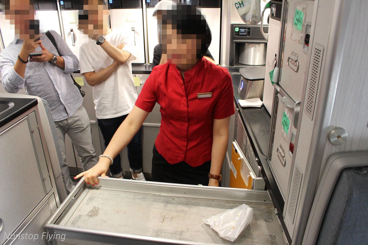 2018.07.01 國泰航空 CX484 香港-台北 A350-1000商業首航全記錄 >完整新機客艙介紹,比A359更上層樓的極致體驗 - 第71張圖 2018.07.01 國泰航空 CX484 香港-台北 A350-1000商業首航全記錄 >完整新機客艙介紹,比A359更上層樓的極致體驗