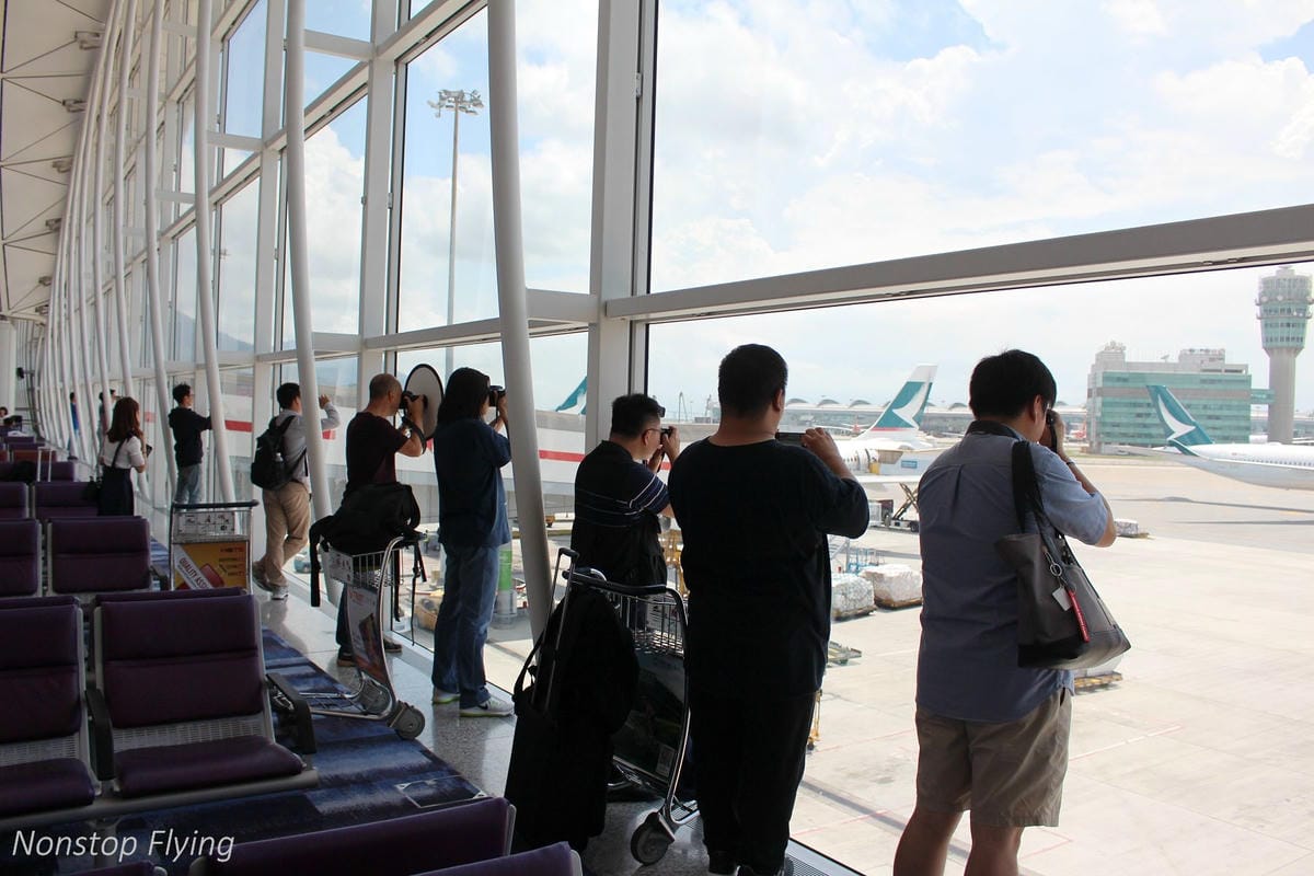 2018.07.01 國泰航空 CX484 香港-台北 A350-1000商業首航全記錄 >完整新機客艙介紹,比A359更上層樓的極致體驗 - 第6張圖 2018.07.01 國泰航空 CX484 香港-台北 A350-1000商業首航全記錄 >完整新機客艙介紹,比A359更上層樓的極致體驗