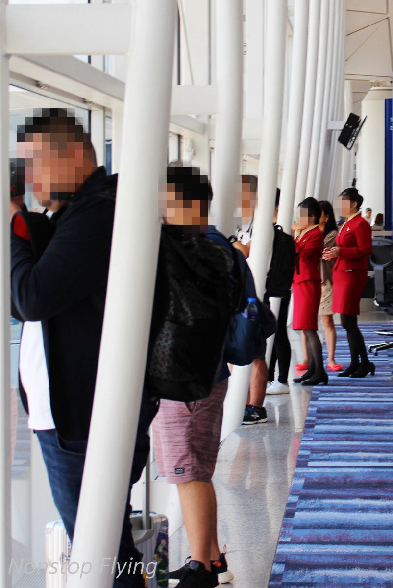 2018.07.01 國泰航空 CX484 香港-台北 A350-1000商業首航全記錄 >完整新機客艙介紹,比A359更上層樓的極致體驗 - 第8張圖 2018.07.01 國泰航空 CX484 香港-台北 A350-1000商業首航全記錄 >完整新機客艙介紹,比A359更上層樓的極致體驗