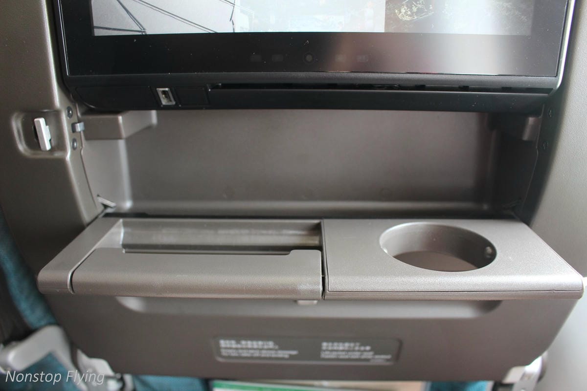 2018.07.01 國泰航空 CX484 香港-台北 A350-1000商業首航全記錄 >完整新機客艙介紹,比A359更上層樓的極致體驗 - 第46張圖 2018.07.01 國泰航空 CX484 香港-台北 A350-1000商業首航全記錄 >完整新機客艙介紹,比A359更上層樓的極致體驗