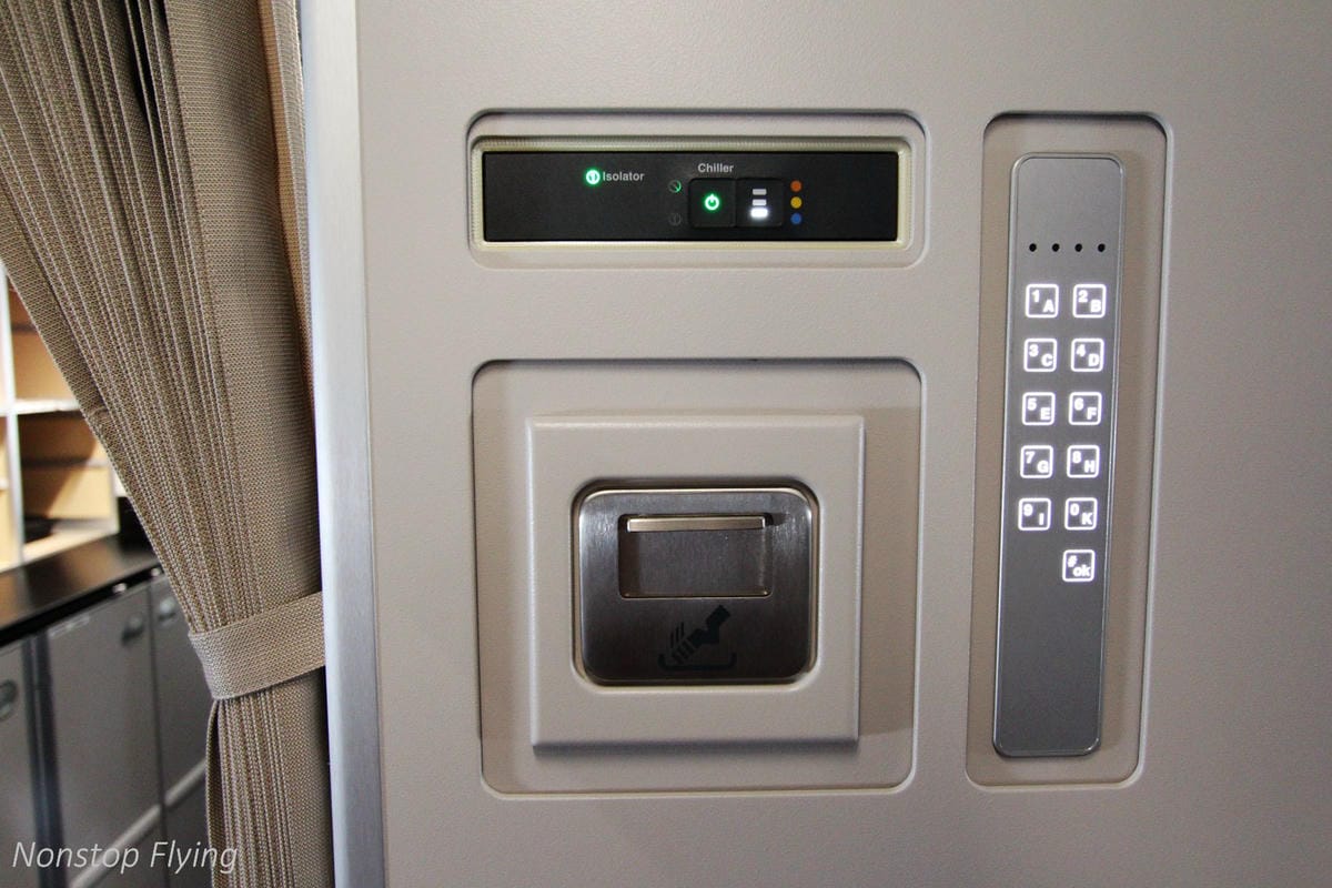 2018.07.01 國泰航空 CX484 香港-台北 A350-1000商業首航全記錄 >完整新機客艙介紹,比A359更上層樓的極致體驗 - 第66張圖 2018.07.01 國泰航空 CX484 香港-台北 A350-1000商業首航全記錄 >完整新機客艙介紹,比A359更上層樓的極致體驗