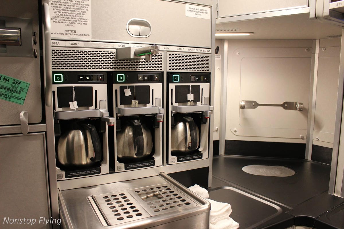 2018.07.01 國泰航空 CX484 香港-台北 A350-1000商業首航全記錄 >完整新機客艙介紹,比A359更上層樓的極致體驗 - 第60張圖 2018.07.01 國泰航空 CX484 香港-台北 A350-1000商業首航全記錄 >完整新機客艙介紹,比A359更上層樓的極致體驗