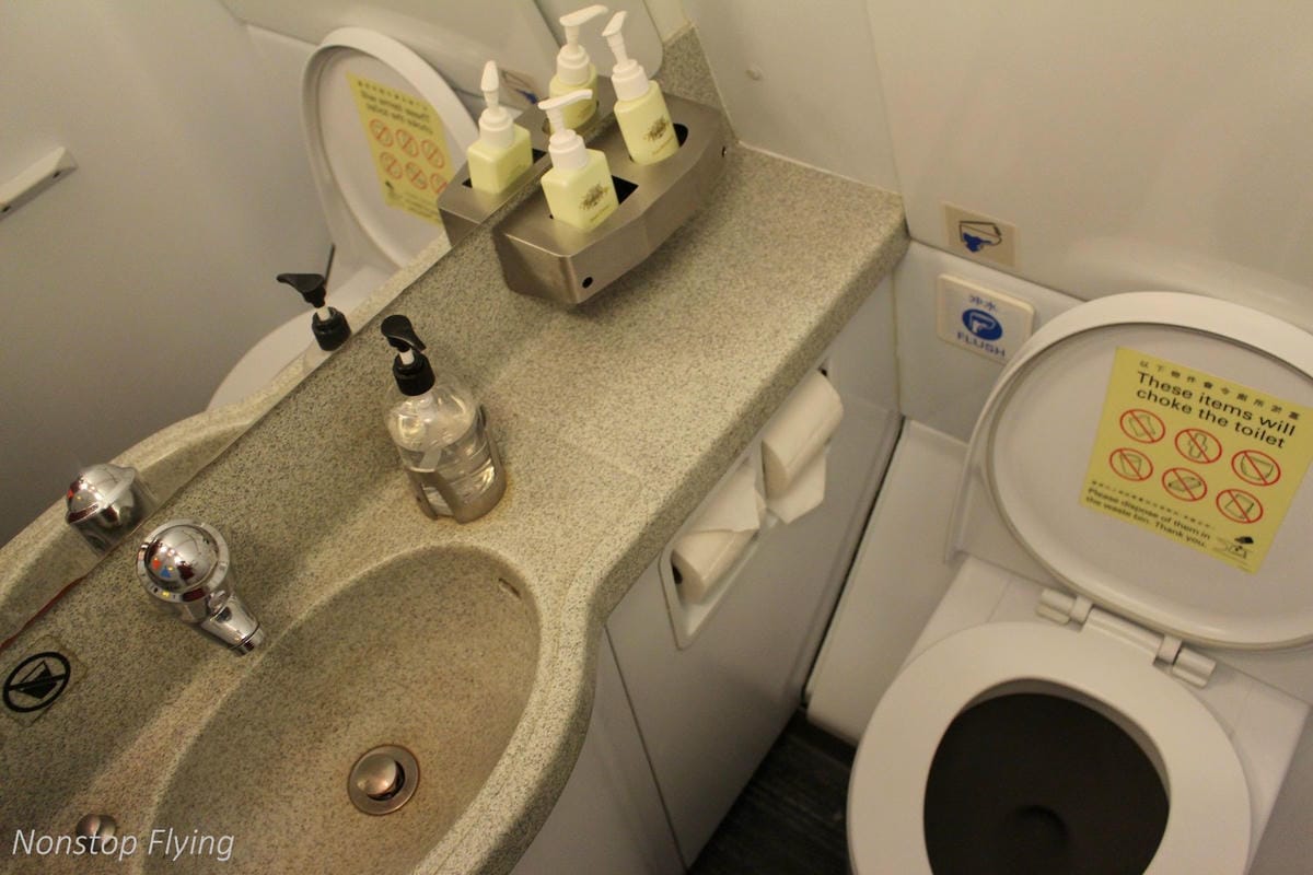 2018.08.10 國泰航空 CX494 香港-台北 A330-300飛行記錄