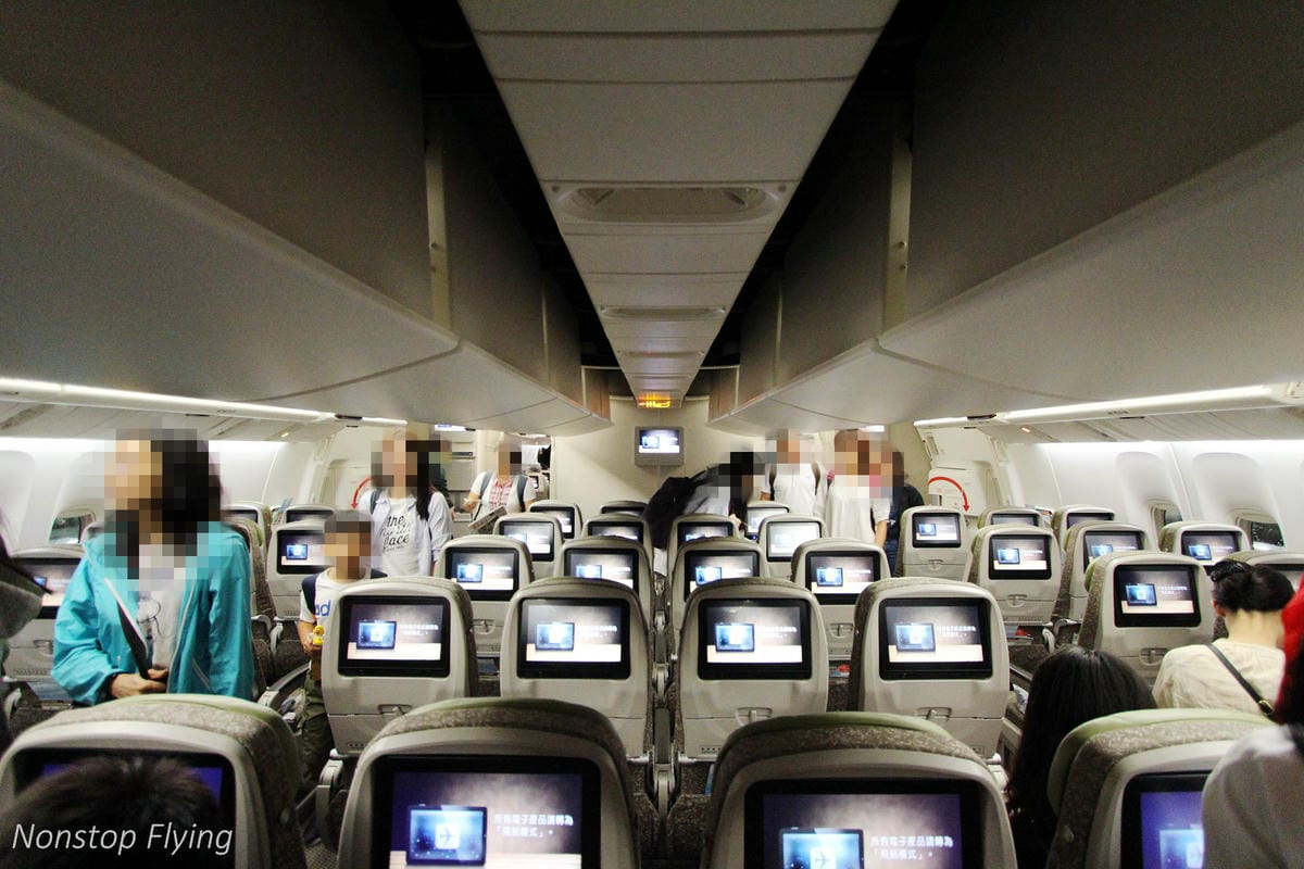 2018.08.14 長榮航空 BR87 台北-巴黎 777-300ER 飛行記錄 -新版一排10人座經濟艙 - 第14張圖 2018.08.14 長榮航空 BR87 台北-巴黎 777-300ER 飛行記錄 -新版一排10人座經濟艙