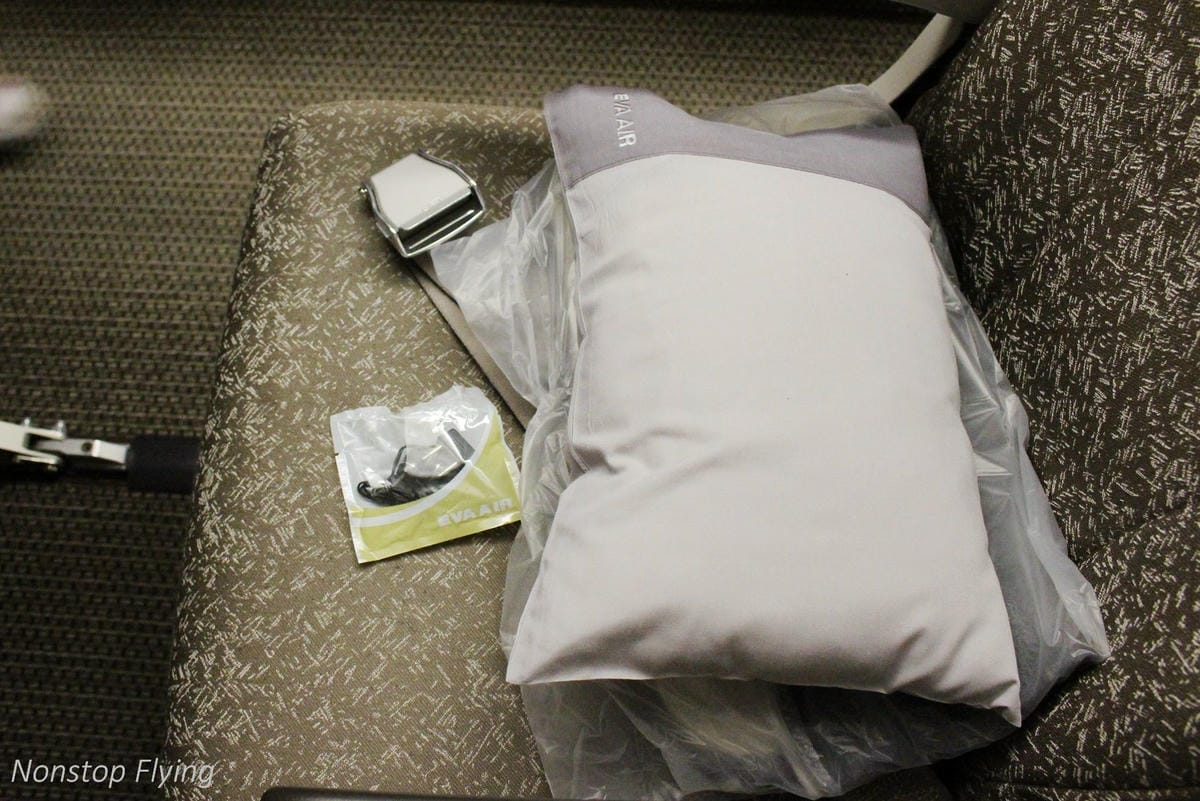 2018.08.14 長榮航空 BR87 台北-巴黎 777-300ER 飛行記錄 -新版一排10人座經濟艙 - 第17張圖 2018.08.14 長榮航空 BR87 台北-巴黎 777-300ER 飛行記錄 -新版一排10人座經濟艙