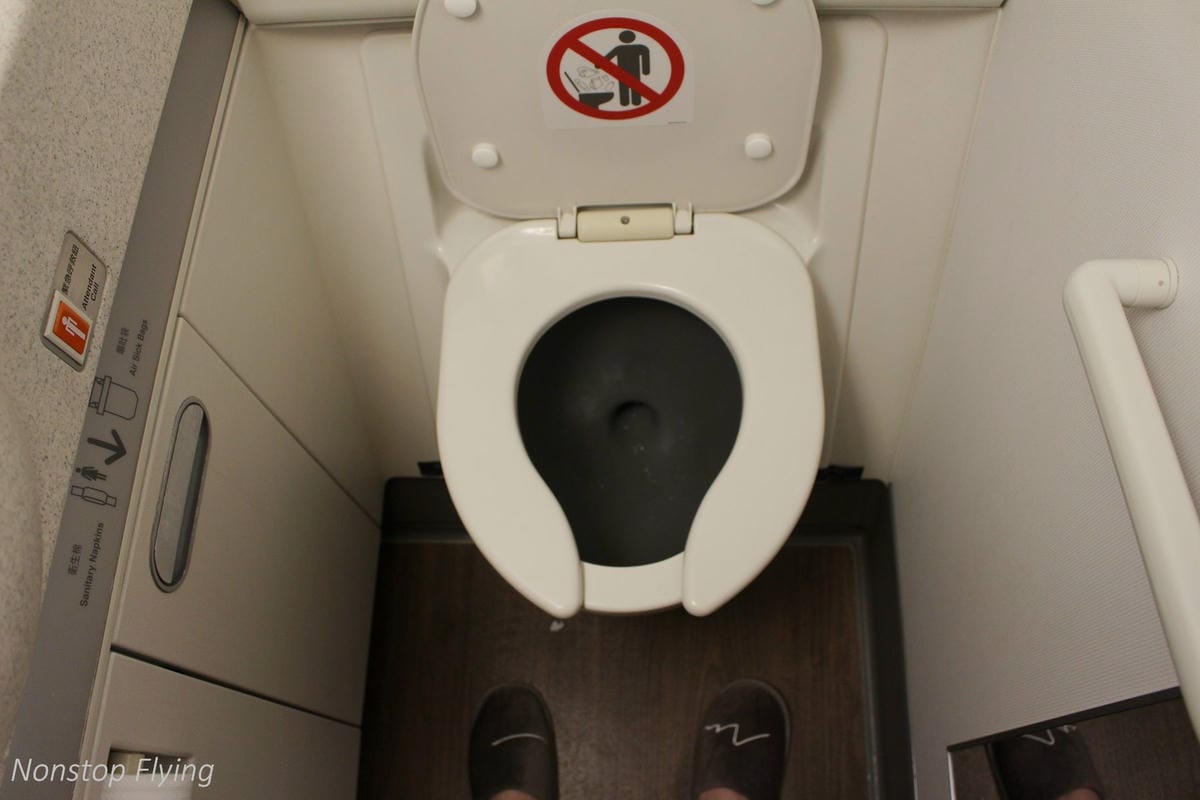 2018.08.14 長榮航空 BR87 台北-巴黎 777-300ER 飛行記錄 -新版一排10人座經濟艙 - 第39張圖 2018.08.14 長榮航空 BR87 台北-巴黎 777-300ER 飛行記錄 -新版一排10人座經濟艙