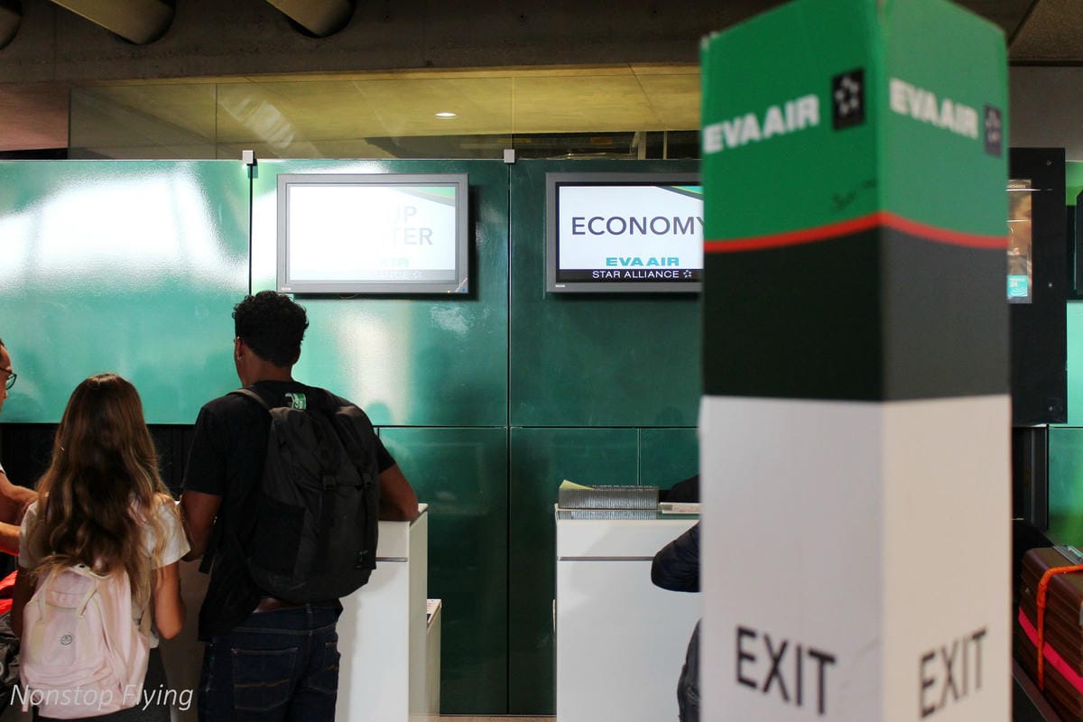 2018.08.22 長榮航空 BR88 巴黎-台北 777-300ER 飛行記錄 -新版一排10人座經濟艙 - 第8張圖 2018.08.22 長榮航空 BR88 巴黎-台北 777-300ER 飛行記錄 -新版一排10人座經濟艙