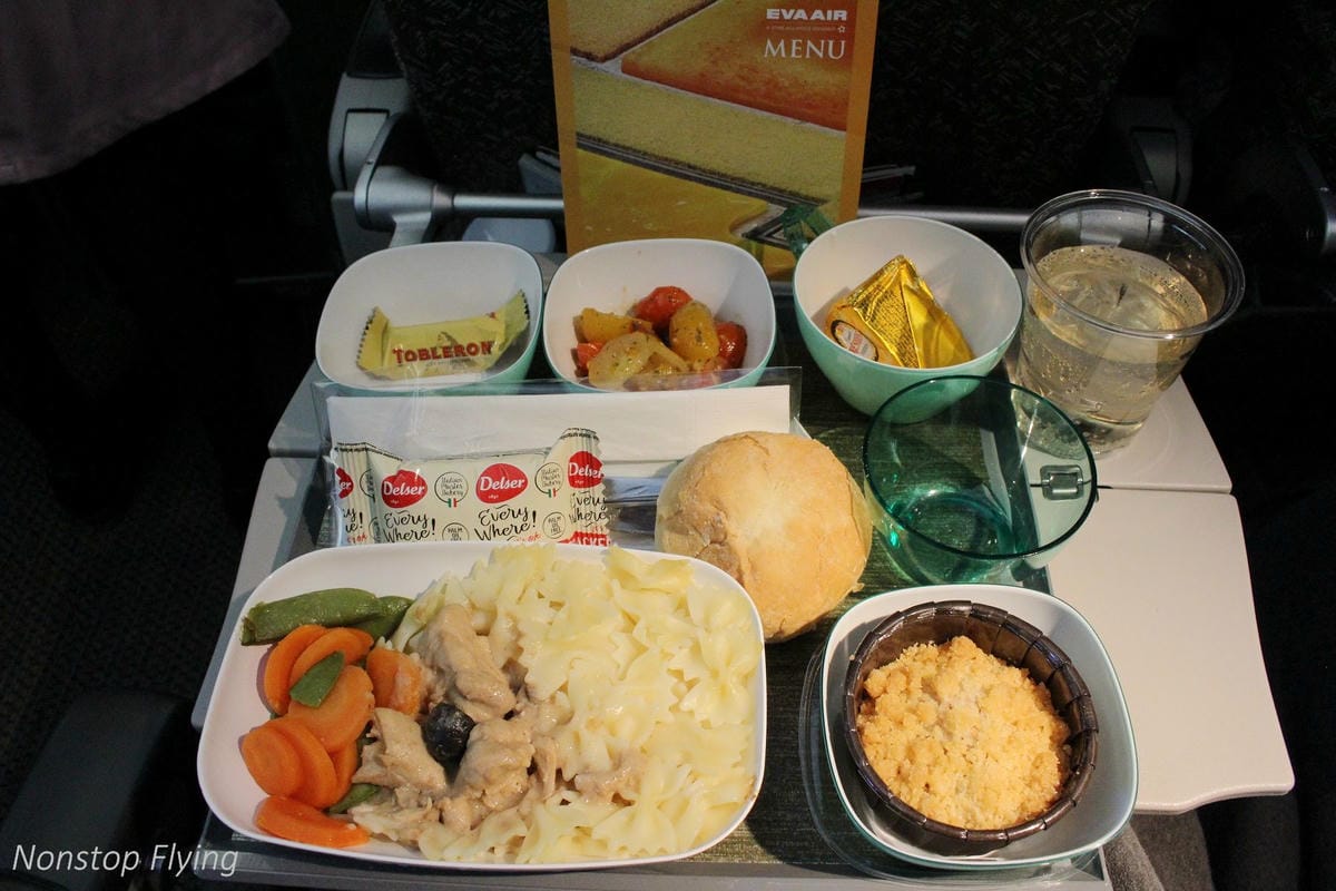 2018.08.22 長榮航空 BR88 巴黎-台北 777-300ER 飛行記錄 -新版一排10人座經濟艙 - 第61張圖 2018.08.22 長榮航空 BR88 巴黎-台北 777-300ER 飛行記錄 -新版一排10人座經濟艙