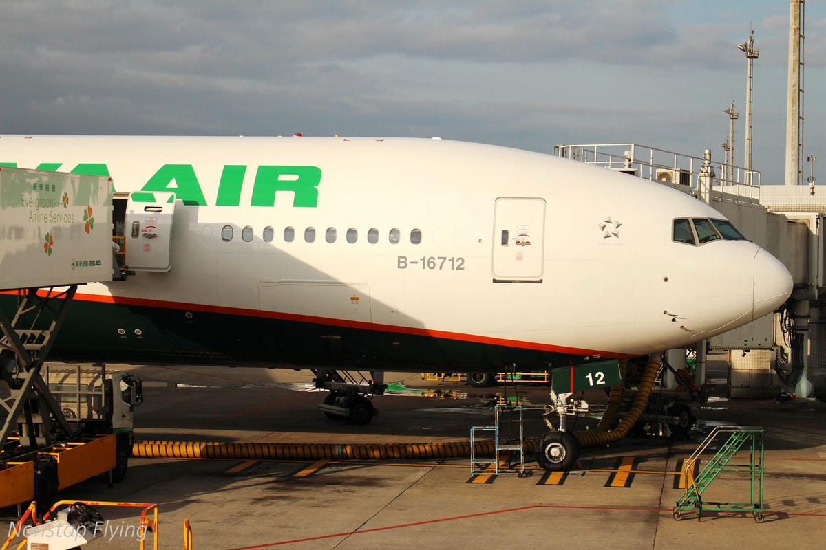 2018.08.22 長榮航空 BR88 巴黎-台北 777-300ER 飛行記錄 -新版一排10人座經濟艙