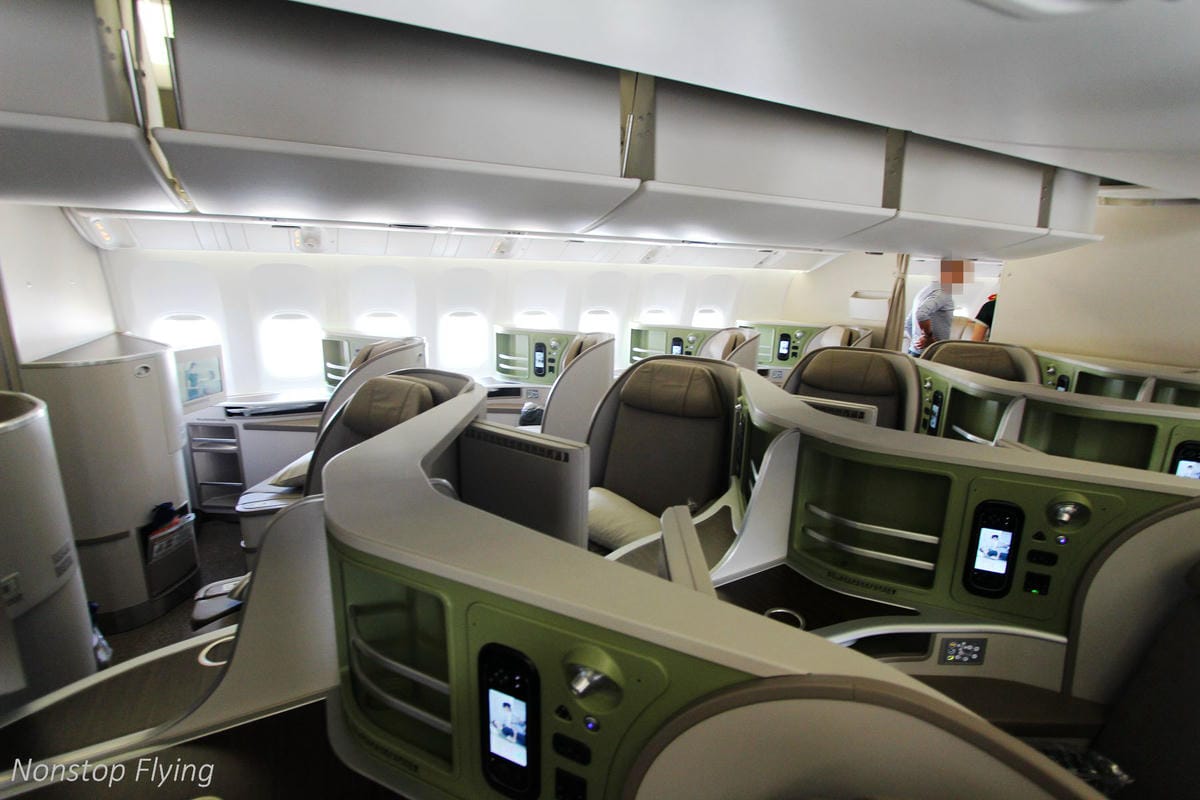 2018.08.22 長榮航空 BR88 巴黎-台北 777-300ER 飛行記錄 -新版一排10人座經濟艙 - 第33張圖 2018.08.22 長榮航空 BR88 巴黎-台北 777-300ER 飛行記錄 -新版一排10人座經濟艙