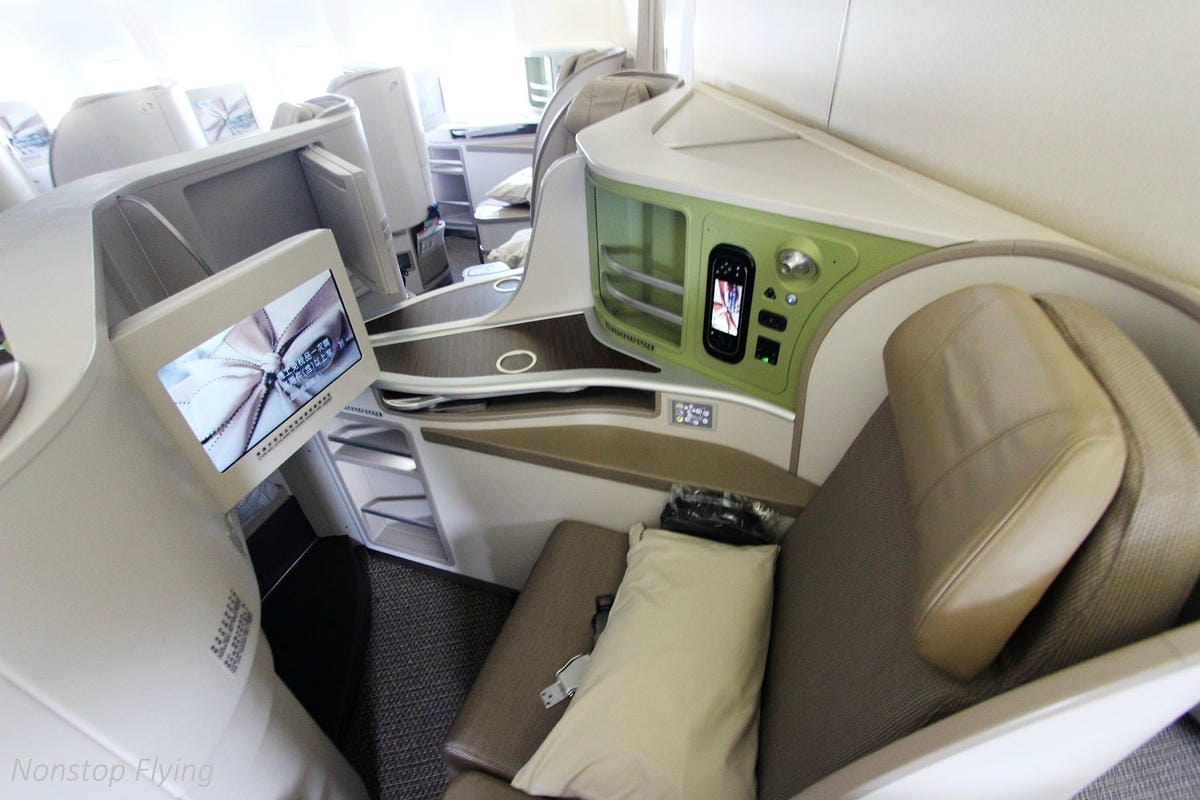 2018.08.22 長榮航空 BR88 巴黎-台北 777-300ER 飛行記錄 -新版一排10人座經濟艙 - 第35張圖 2018.08.22 長榮航空 BR88 巴黎-台北 777-300ER 飛行記錄 -新版一排10人座經濟艙