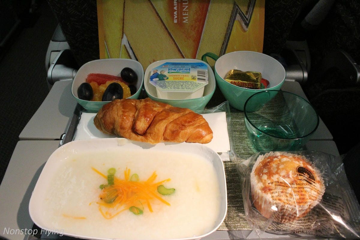 2018.08.22 長榮航空 BR88 巴黎-台北 777-300ER 飛行記錄 -新版一排10人座經濟艙 - 第70張圖 2018.08.22 長榮航空 BR88 巴黎-台北 777-300ER 飛行記錄 -新版一排10人座經濟艙