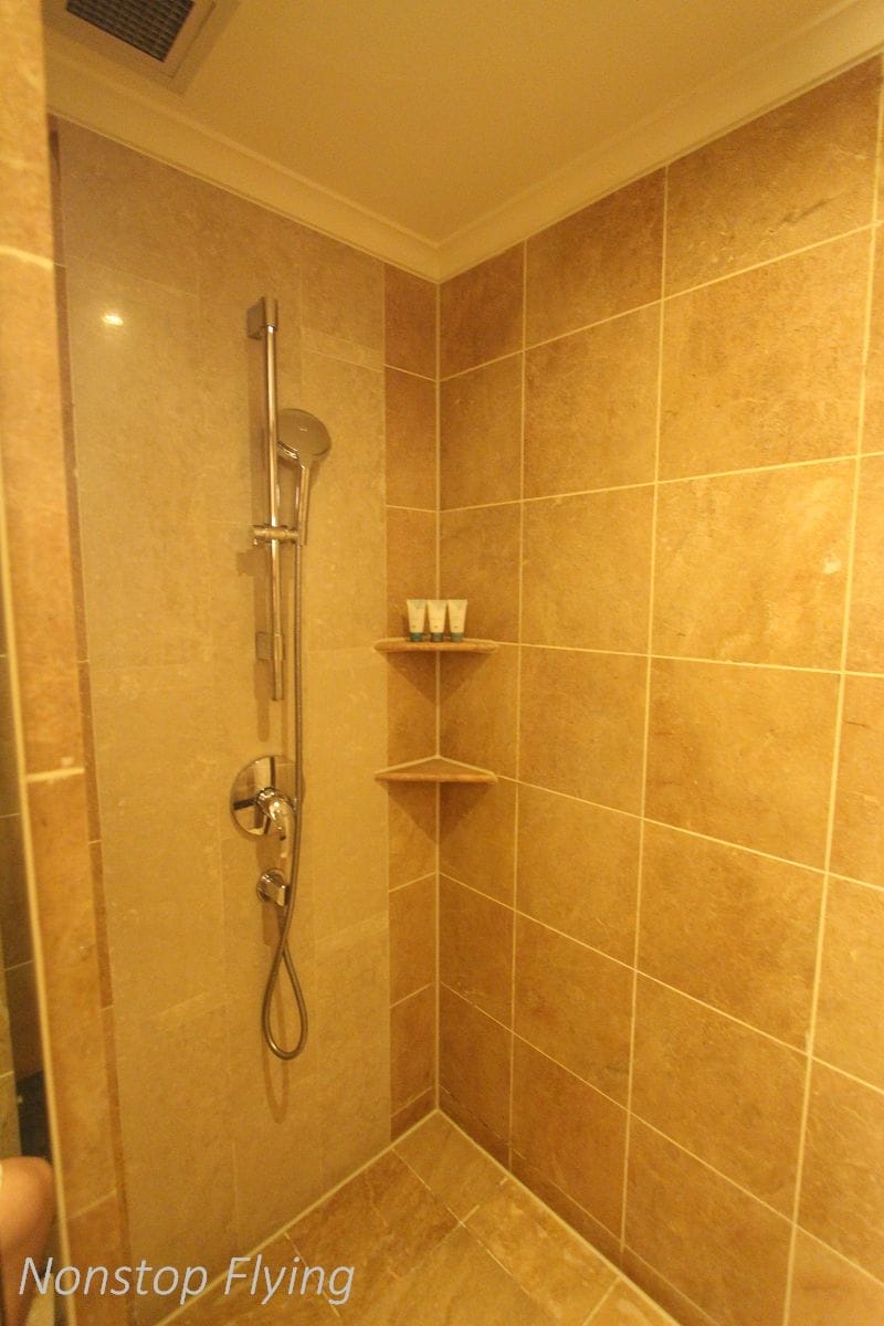 【飯店心得】台北威斯汀六福皇宮The Westin Taipei熄燈最後巡禮-尊榮套房、行政酒廊(午茶/晚餐)、公共空間分享