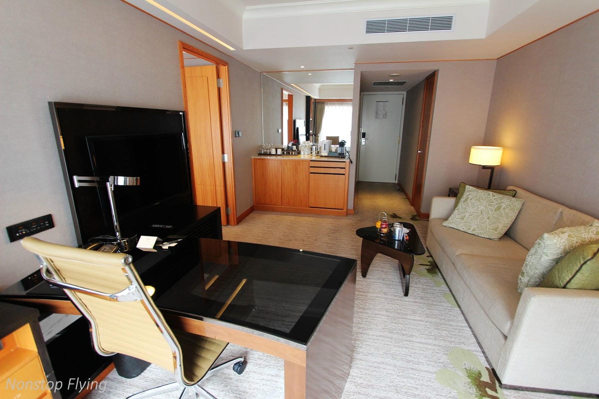 【飯店心得】台北威斯汀六福皇宮The Westin Taipei熄燈最後巡禮-尊榮套房、行政酒廊(午茶/晚餐)、公共空間分享