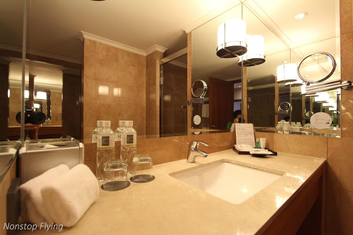 【飯店心得】台北威斯汀六福皇宮The Westin Taipei熄燈最後巡禮-尊榮套房、行政酒廊(午茶/晚餐)、公共空間分享