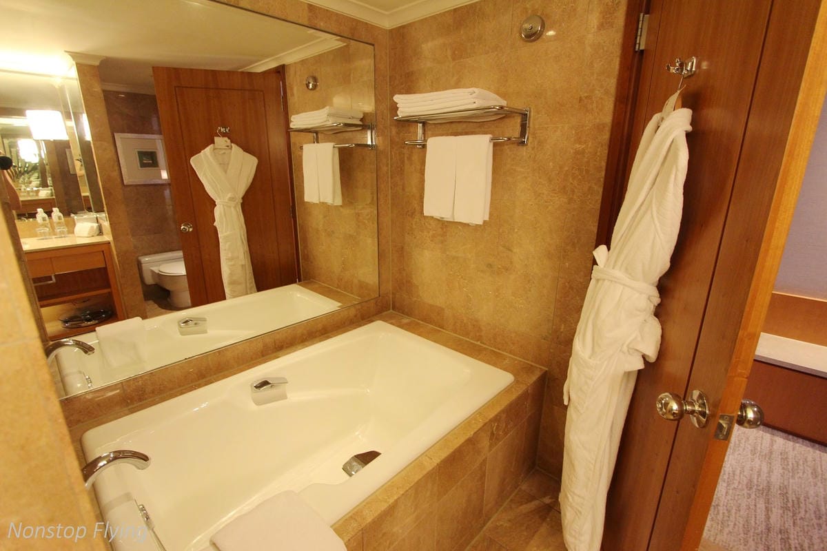 【飯店心得】台北威斯汀六福皇宮The Westin Taipei熄燈最後巡禮-尊榮套房、行政酒廊(午茶/晚餐)、公共空間分享