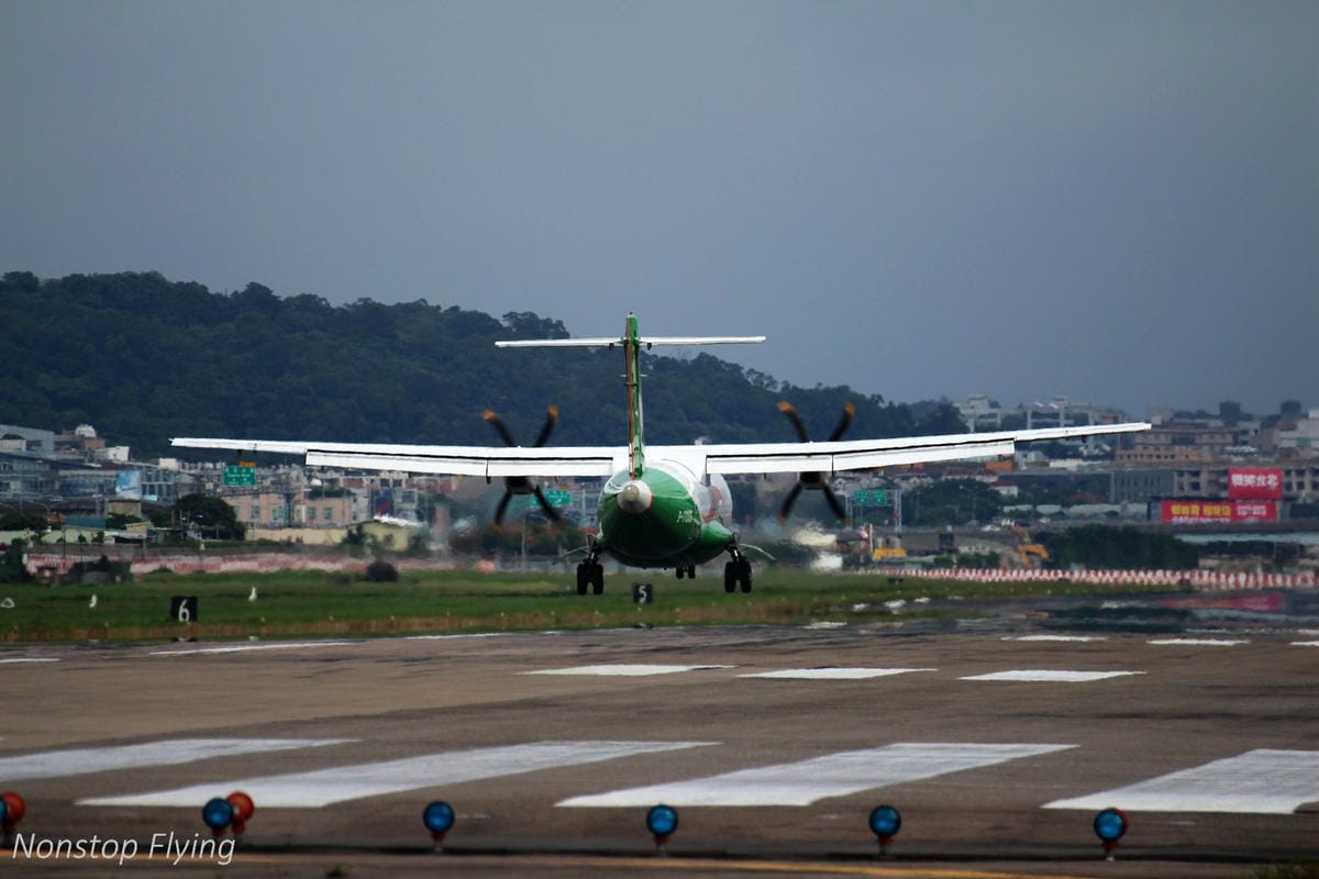 2018.10.14 松山機場拍飛機 -濱江街180巷跑道頭(飛機巷)最後巡禮+長榮787-9首拍 - 第15張圖 2018.10.14 松山機場拍飛機 -濱江街180巷跑道頭(飛機巷)最後巡禮+長榮787-9首拍