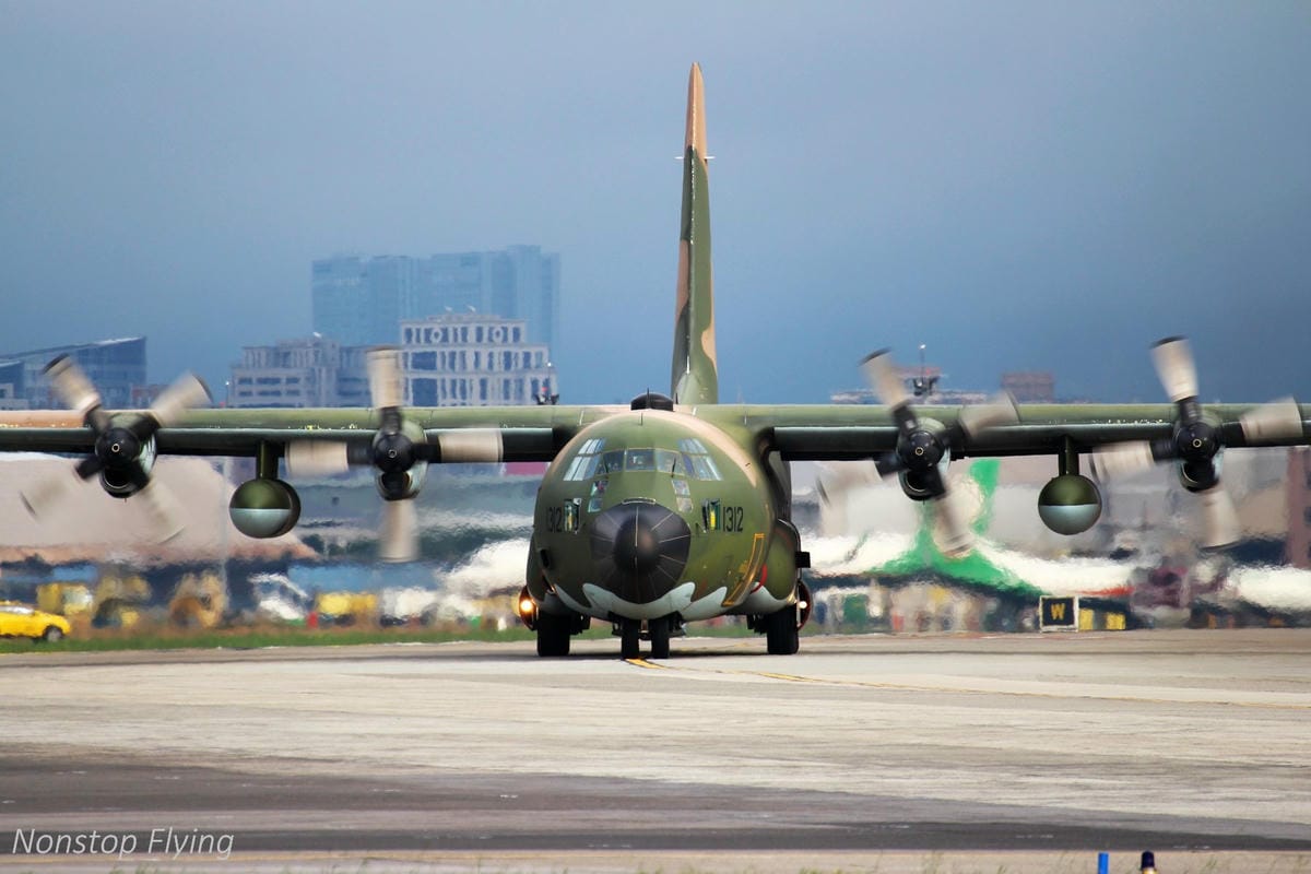 2018.10.14 松山機場拍飛機 -濱江街180巷跑道頭(飛機巷)最後巡禮+長榮787-9首拍 - 第22張圖 2018.10.14 松山機場拍飛機 -濱江街180巷跑道頭(飛機巷)最後巡禮+長榮787-9首拍