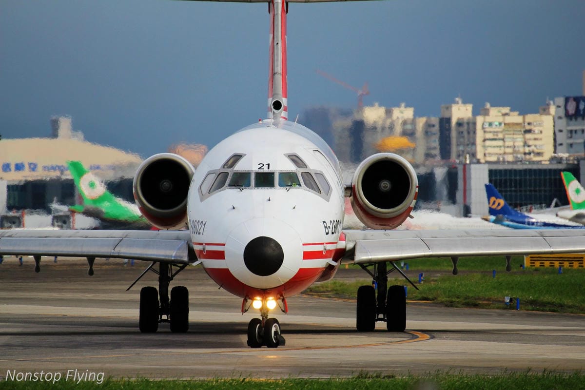 2018.10.14 松山機場拍飛機 -濱江街180巷跑道頭(飛機巷)最後巡禮+長榮787-9首拍 - 第8張圖 2018.10.14 松山機場拍飛機 -濱江街180巷跑道頭(飛機巷)最後巡禮+長榮787-9首拍