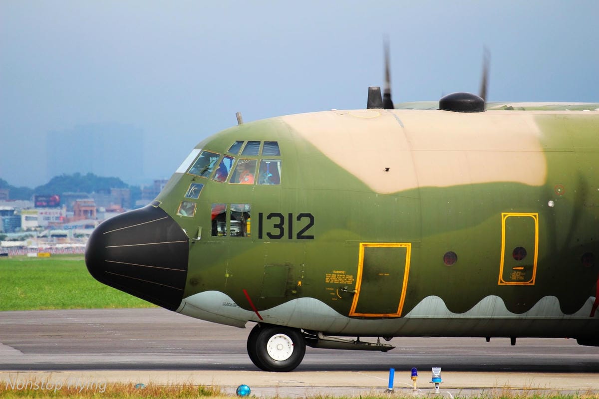 2018.10.14 松山機場拍飛機 -濱江街180巷跑道頭(飛機巷)最後巡禮+長榮787-9首拍 - 第23張圖 2018.10.14 松山機場拍飛機 -濱江街180巷跑道頭(飛機巷)最後巡禮+長榮787-9首拍