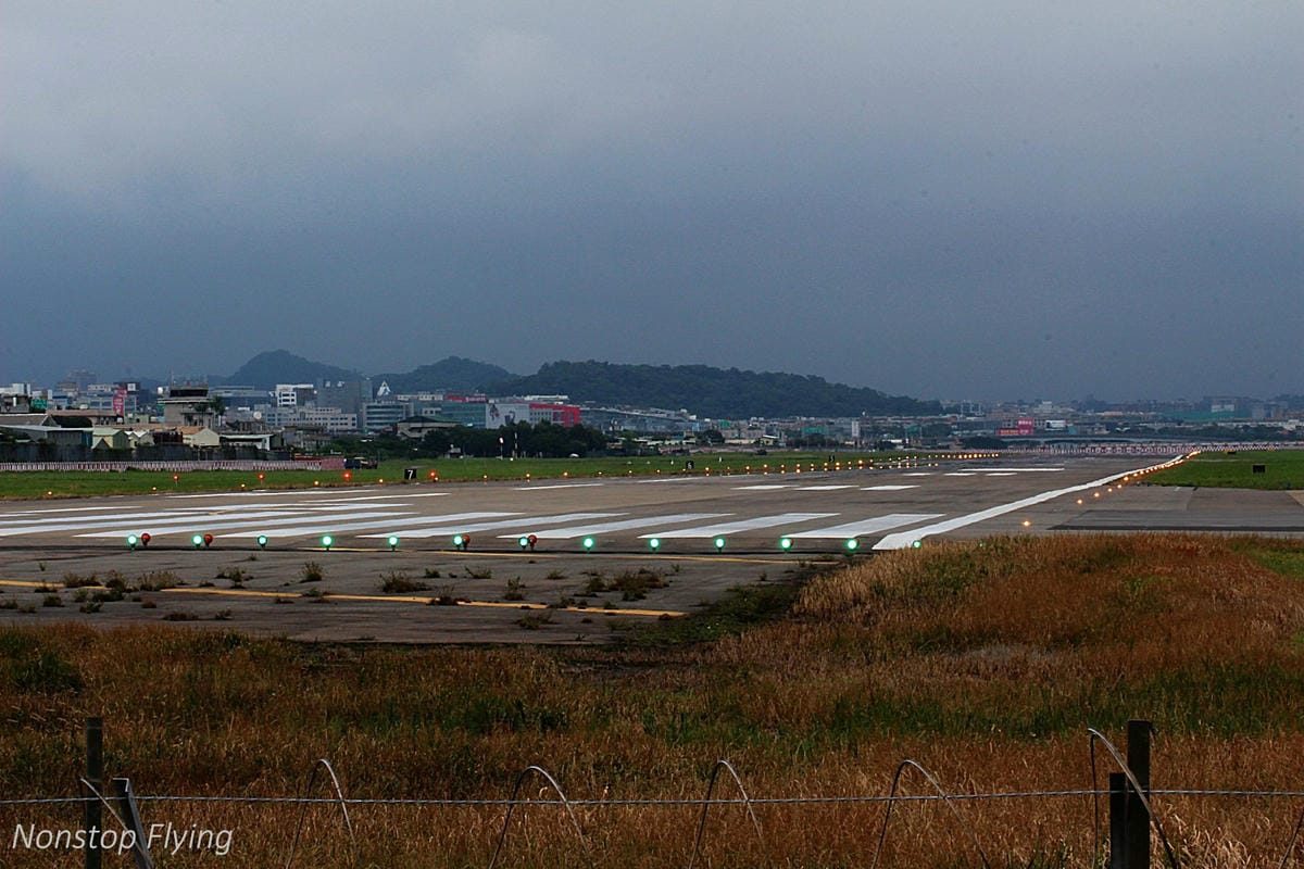 2018.10.14 松山機場拍飛機 -濱江街180巷跑道頭(飛機巷)最後巡禮+長榮787-9首拍 - 第43張圖 2018.10.14 松山機場拍飛機 -濱江街180巷跑道頭(飛機巷)最後巡禮+長榮787-9首拍