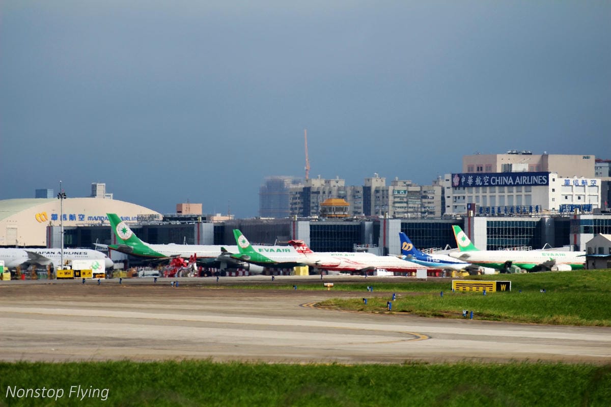 2018.10.14 松山機場拍飛機 -濱江街180巷跑道頭(飛機巷)最後巡禮+長榮787-9首拍 - 第7張圖 2018.10.14 松山機場拍飛機 -濱江街180巷跑道頭(飛機巷)最後巡禮+長榮787-9首拍