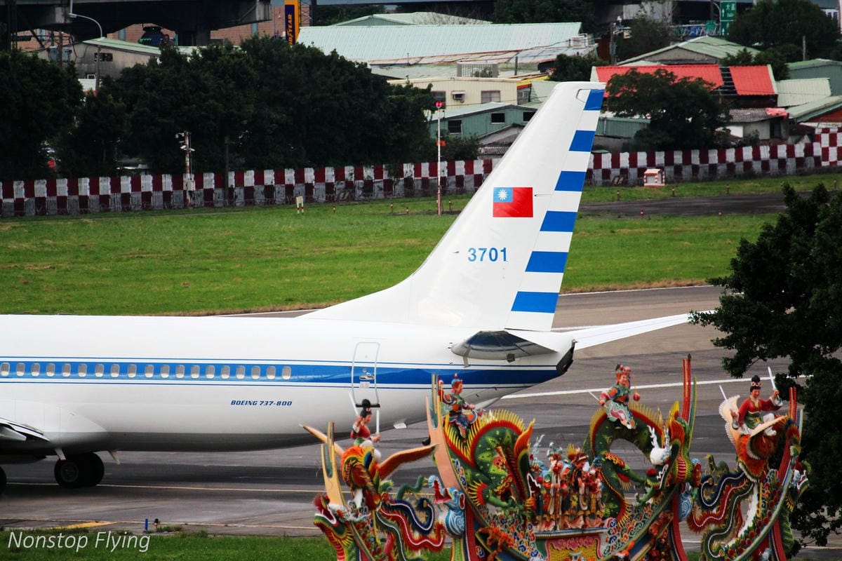 2018.10.14 松山機場拍飛機 -濱江街180巷跑道頭(飛機巷)最後巡禮+長榮787-9首拍