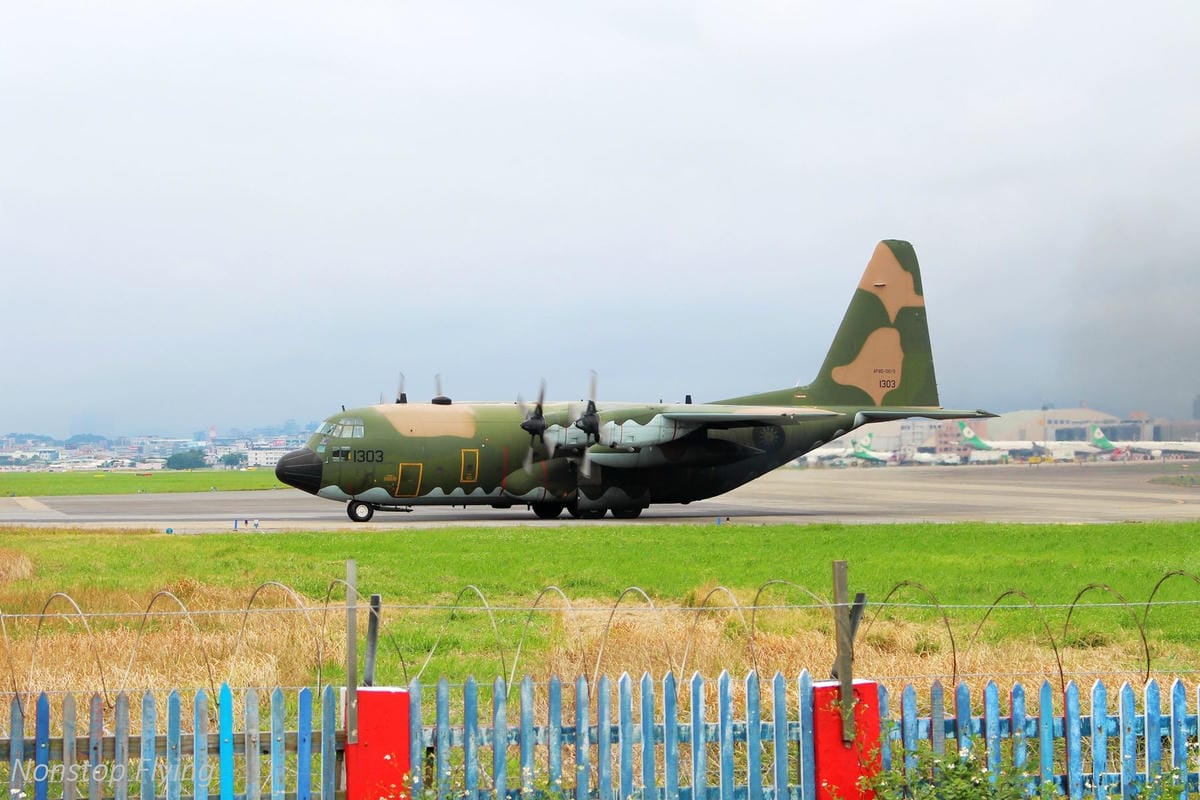2018.10.14 松山機場拍飛機 -濱江街180巷跑道頭(飛機巷)最後巡禮+長榮787-9首拍 - 第31張圖 2018.10.14 松山機場拍飛機 -濱江街180巷跑道頭(飛機巷)最後巡禮+長榮787-9首拍