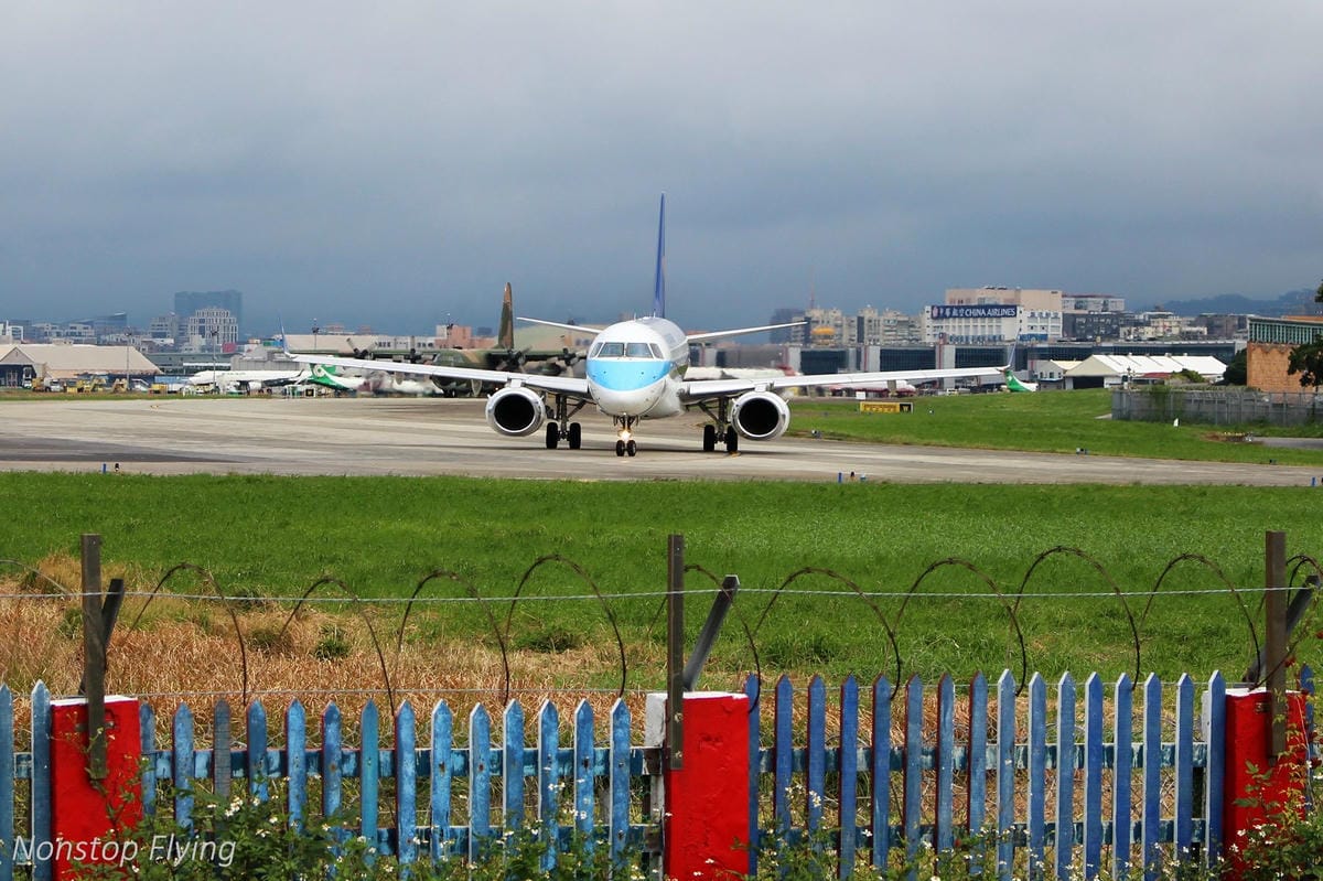 2018.10.14 松山機場拍飛機 -濱江街180巷跑道頭(飛機巷)最後巡禮+長榮787-9首拍 - 第29張圖 2018.10.14 松山機場拍飛機 -濱江街180巷跑道頭(飛機巷)最後巡禮+長榮787-9首拍