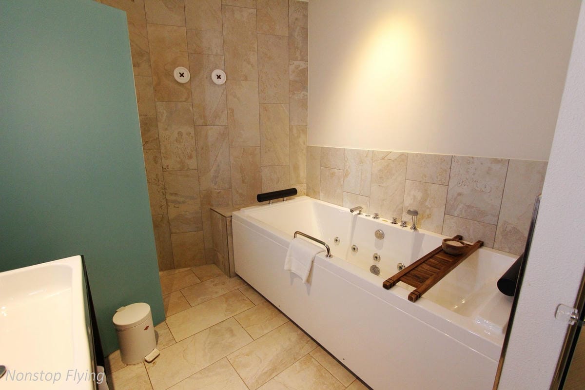 【住宿心得】荷蘭鹿特丹Mainport Hotel Rotterdam -市區五星級設計酒店，緊鄰河岸、地鐵/電車站，新穎舒適質感佳!