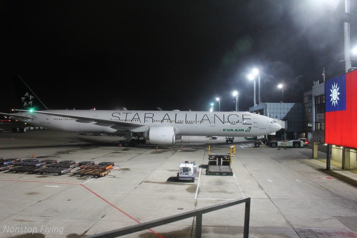 2018.12.10 國泰航空 CX451 東京-台北 波音777-300飛行記錄
