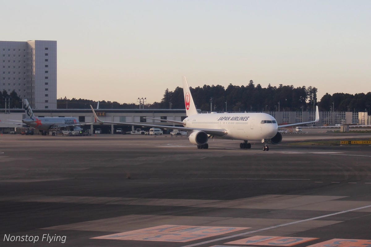 2018.12.10 國泰航空 CX451 東京-台北 波音777-300飛行記錄